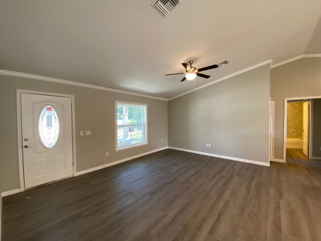Building Photo - 10 Hemlock Cir Ct