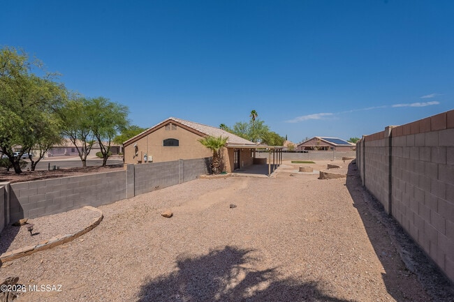 Building Photo - 8515 Placita De Lorena