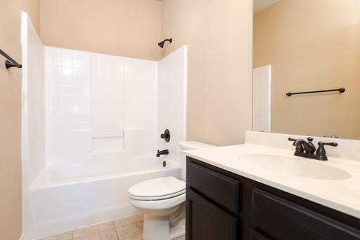Building Photo - Beautiful 3 Bedroom Duplex Located in Waco...