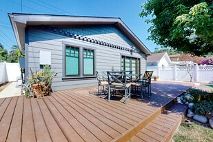 Building Photo - 1843 Las Lunas St