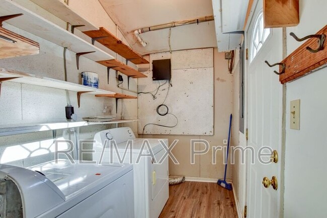 Building Photo - 2259 Sedgewick Dr