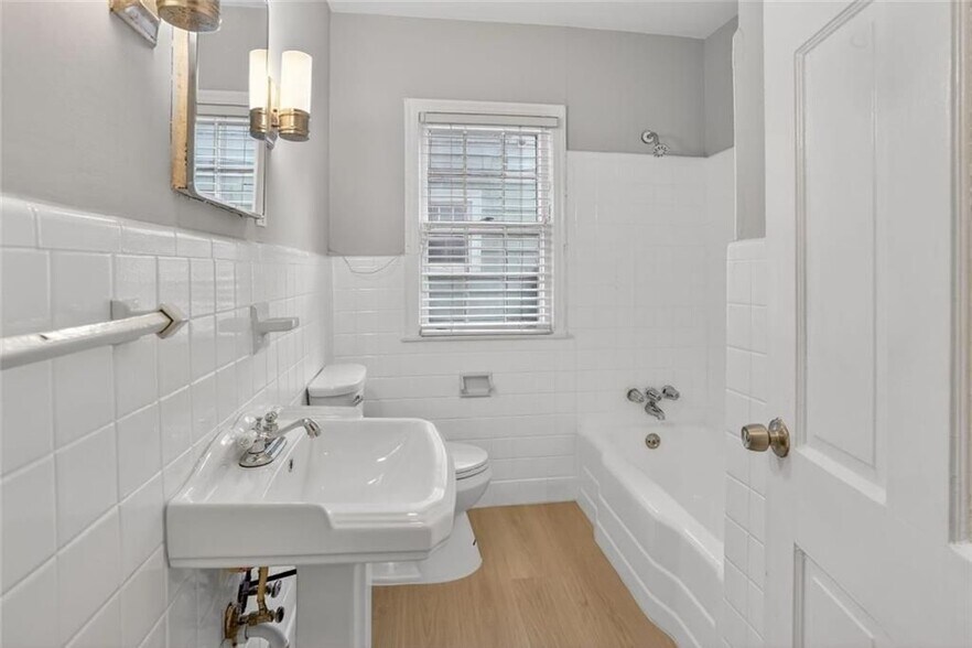 Building Photo - 2728 Winburn Terrace