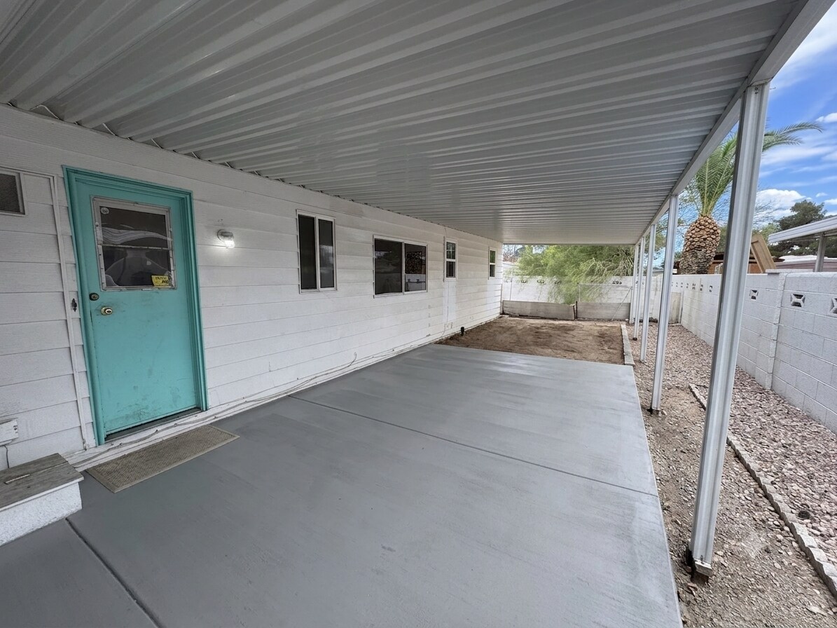 Building Photo - 5421 S Sir Richard Dr