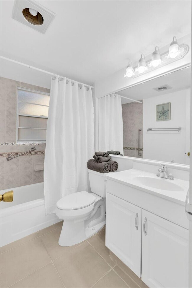 Building Photo - 130 Brighton Dr