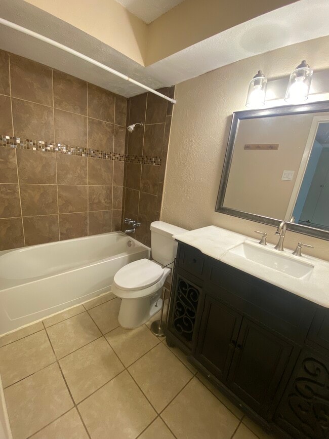 Building Photo - 3024 Tudor Ln
