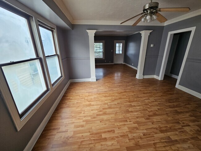 Building Photo - 10014 Sladden Ave