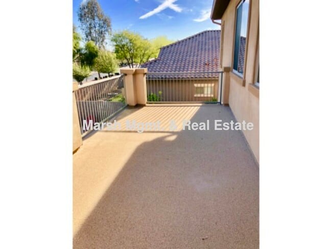 Building Photo - Beautiful 2-story 5 bedroom home with fenc...