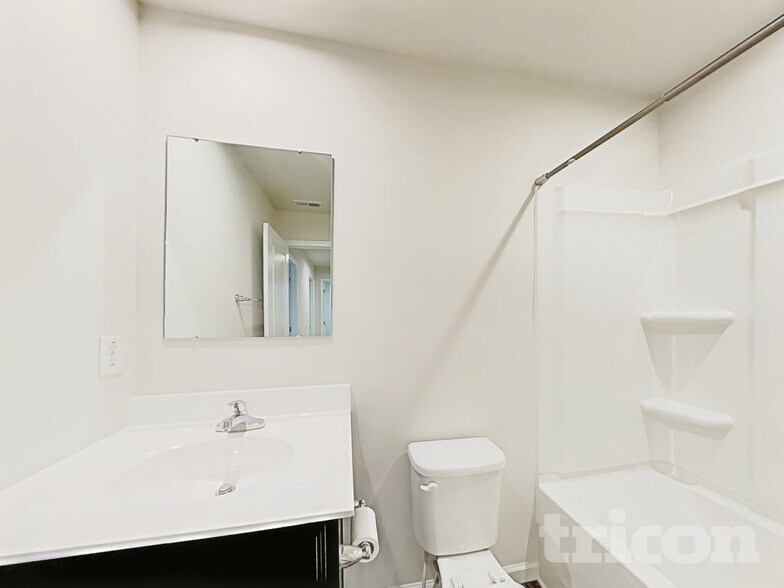 Building Photo - 467 Hobson Wy