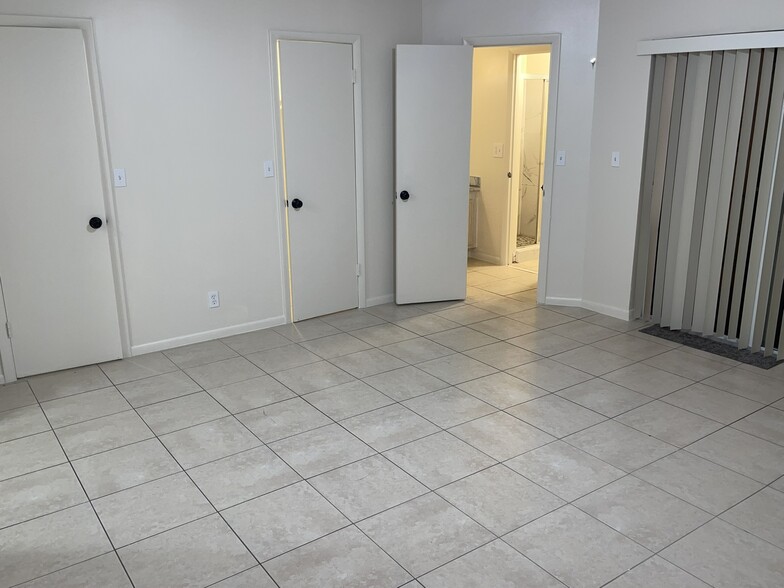 Building Photo - 5953 NW 25th Ct