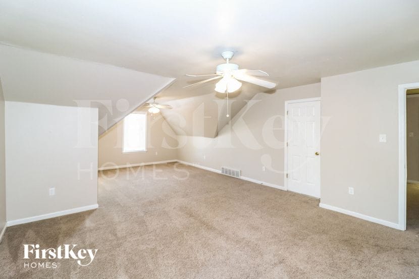 Building Photo - 8668 Pantherburn Cir N