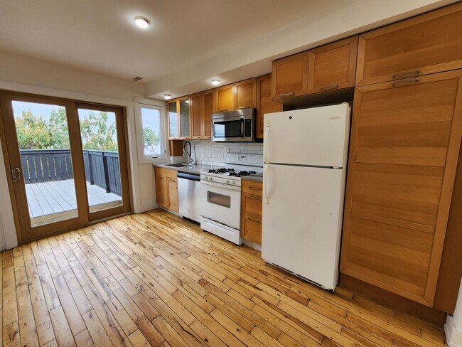 Building Photo - Beautiful 3 bedroom in brewerytown