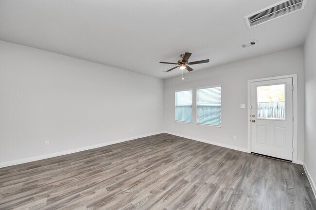 Building Photo - 5611 Fresh View Ct