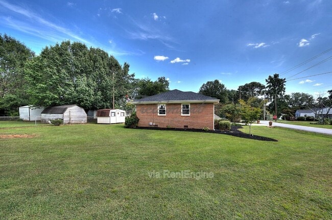 Building Photo - 301 Bannister St