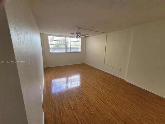 Building Photo - 2 bedroom in North Miami Beach FL 33162
