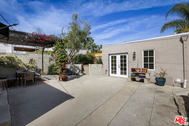 Building Photo - 3659 Glenfeliz Blvd