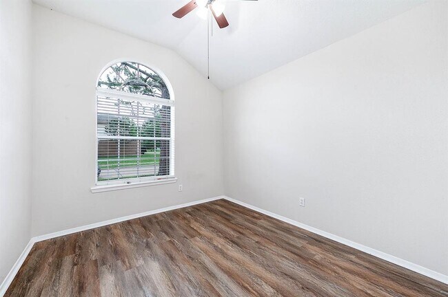 Building Photo - 103 Avocado St