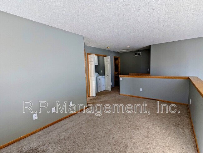 Building Photo - 1909 Bluestem Ln