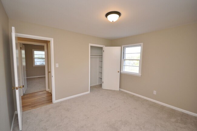 Building Photo - House in Benton City Limits