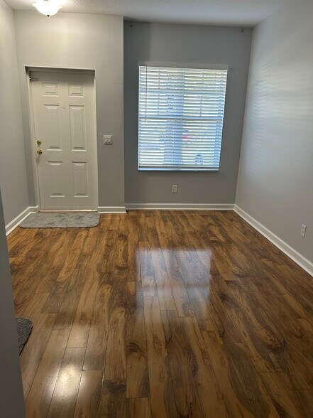 Entrance family - 2543 Creekside Dr