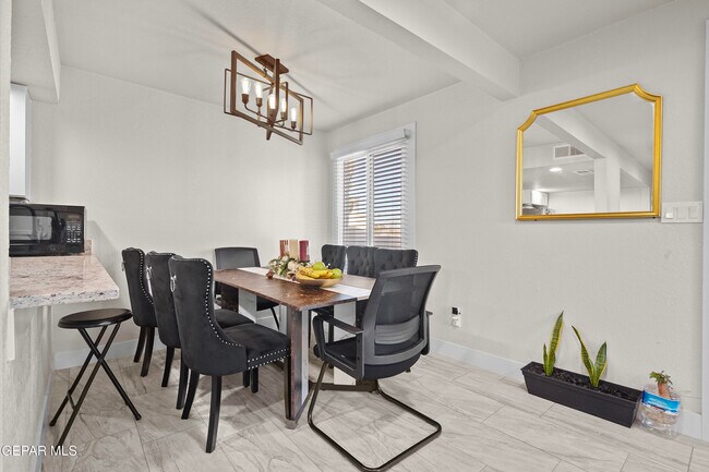 Building Photo - 10628 Springwood Dr