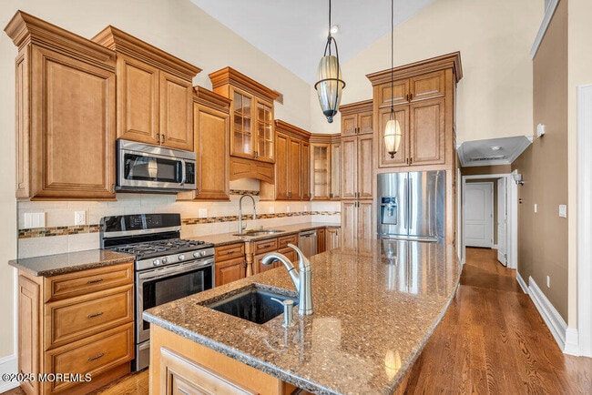 Building Photo - 8 Central Ave