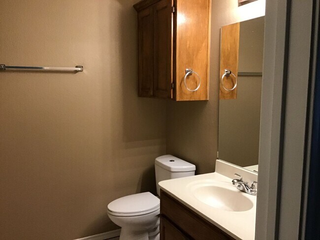Building Photo - 2/2/2 LAWNCARE INCLUDED - near Hospital Di...