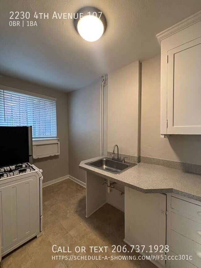 Building Photo - 2230 4th Ave