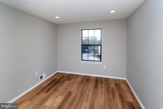 Building Photo - 69 Fisher Dr