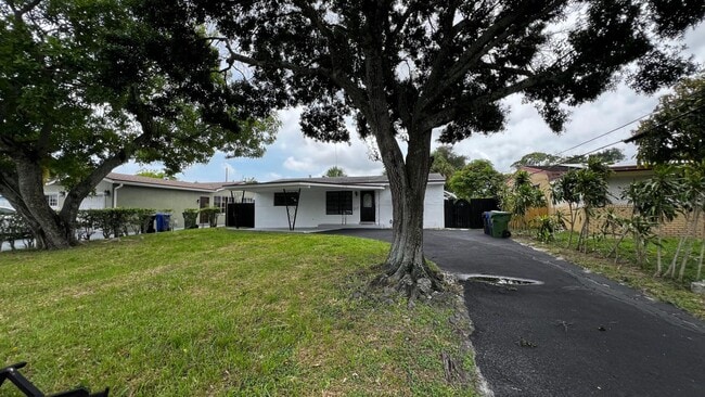 Primary Photo - 2748 SW 8th St
