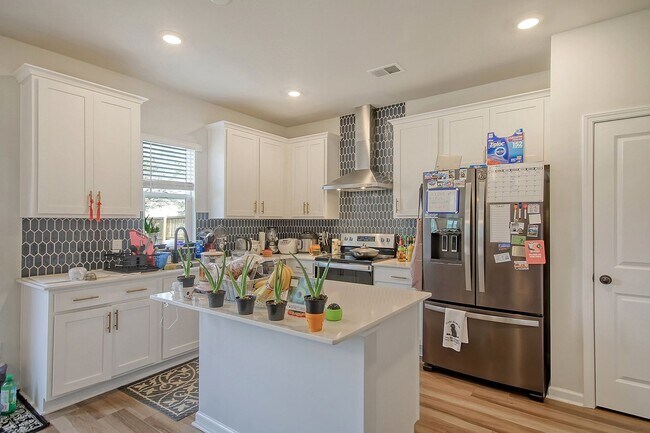Building Photo - Spacious Moncks Corner Home