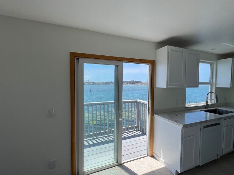 Building Photo - 975 CA-1