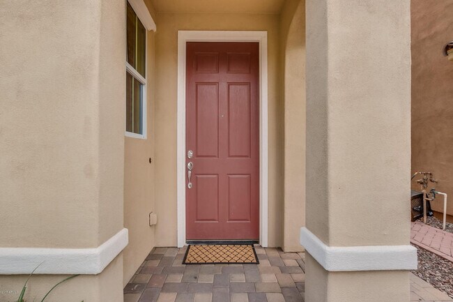 Building Photo - GREAT LOCATION!  Fabulous move-in ready 5 bed /3 bath home in south Tempe