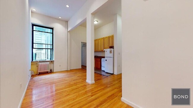 Primary Photo - 176 Second Avenue