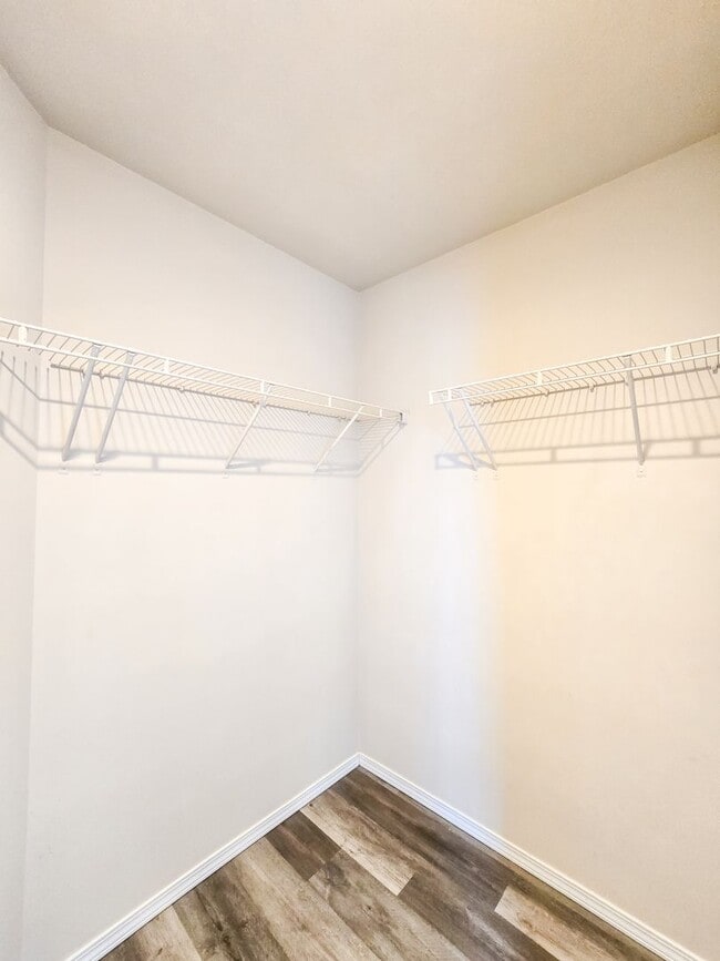 Building Photo - Broadway Area 3Bd/3.5Ba Townhouse!