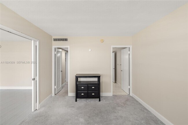 Building Photo - 9225 Collins Ave