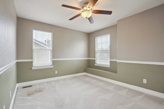 Building Photo - 4 Bedroom Single Family in Denver