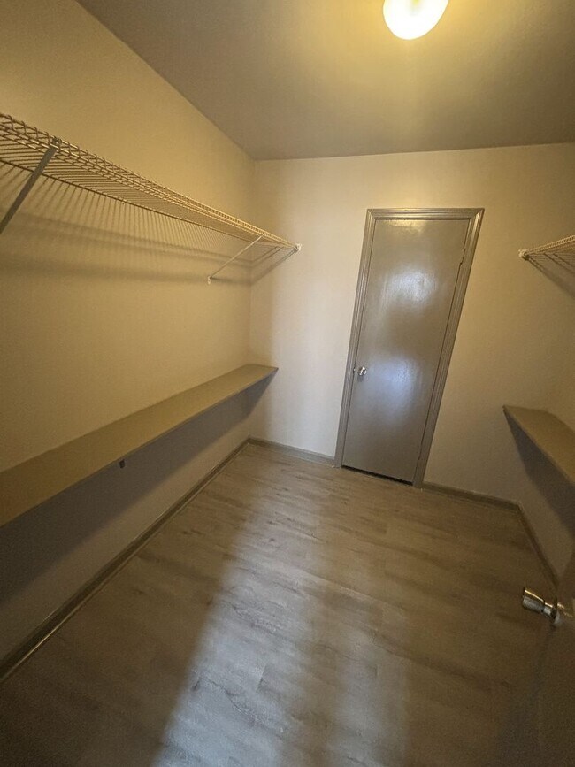 Building Photo - 2 Bed 2 Bath zoned for Homewood City schools