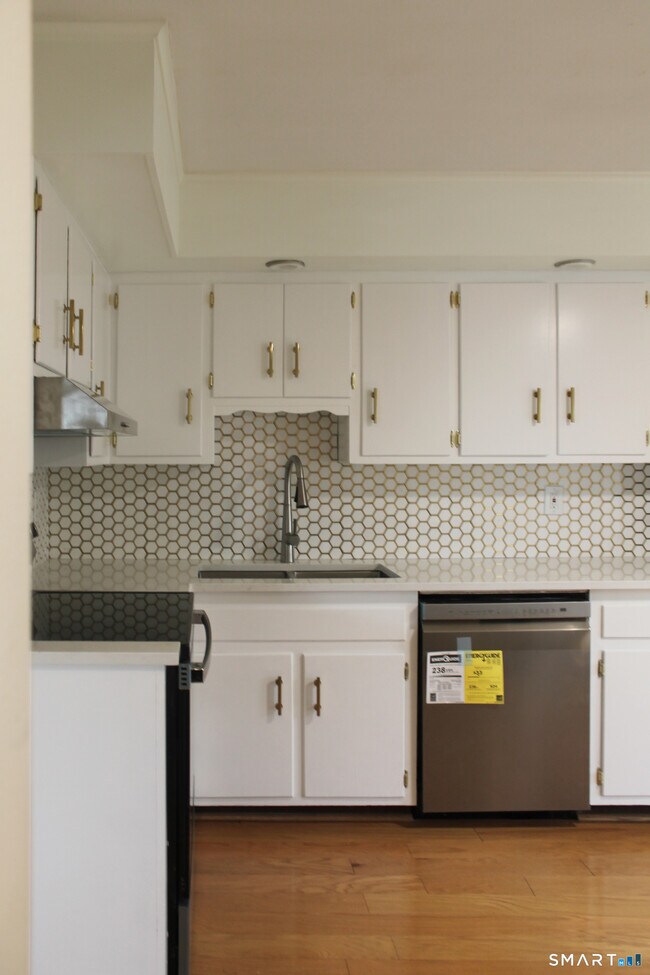 Building Photo - 651 Quinnipiac Ave