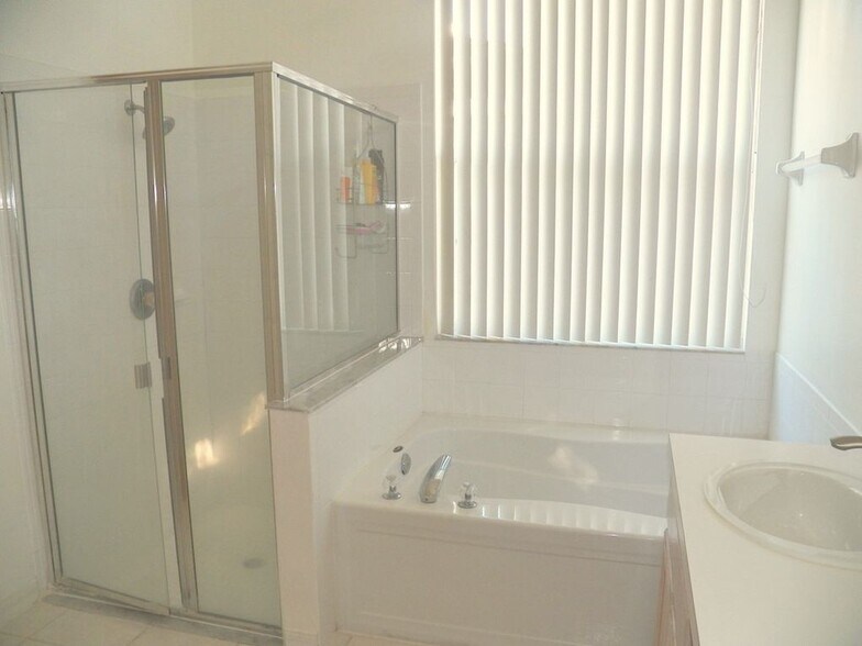 Master Bedroom Bathroom - 5817 Laguna Woods CT