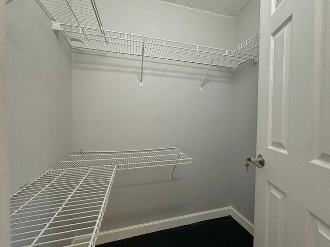 Building Photo - 300 NE 26th Ave