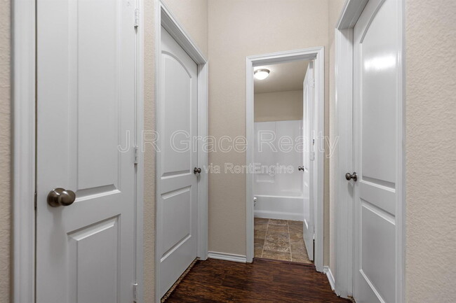 Building Photo - 4204 S Fork Ranch Rd