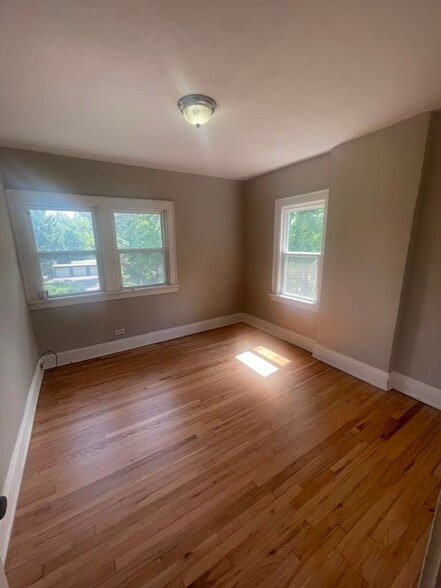 Building Photo - 1462 Parkhill Rd