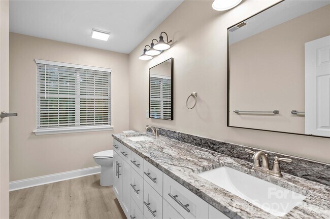 Building Photo - 697 Rebecca Jane Dr