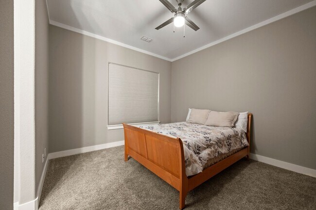 Building Photo - 248 Howard Rd