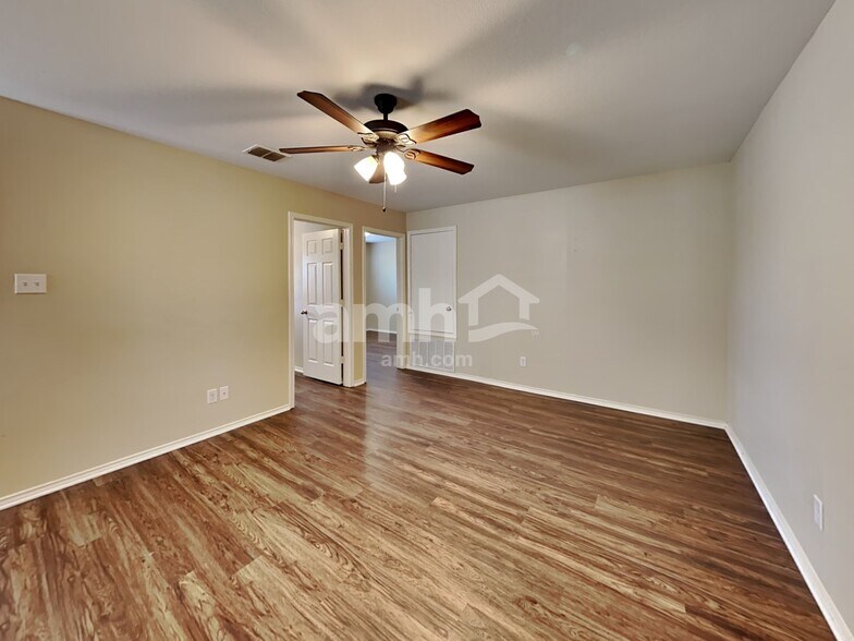 Building Photo - 9210 Pacific Maple