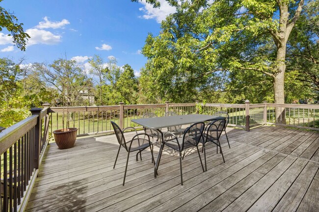 Building Photo - 515 NW D St