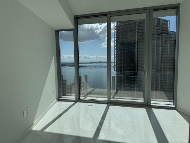 Building Photo - 300 Biscayne Blvd Way