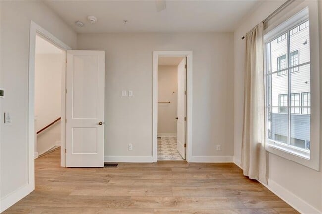 Building Photo - 1274 Longreen Ter NW