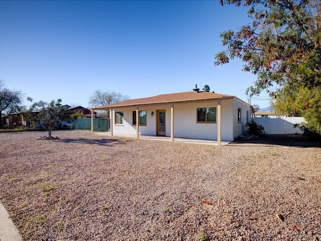 Building Photo - Modern Living with Private Mother-in-Law Suite!