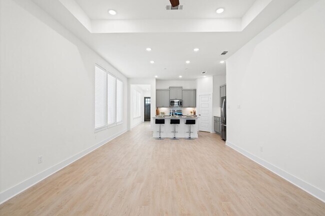 Building Photo - 325 Mallorn Ln